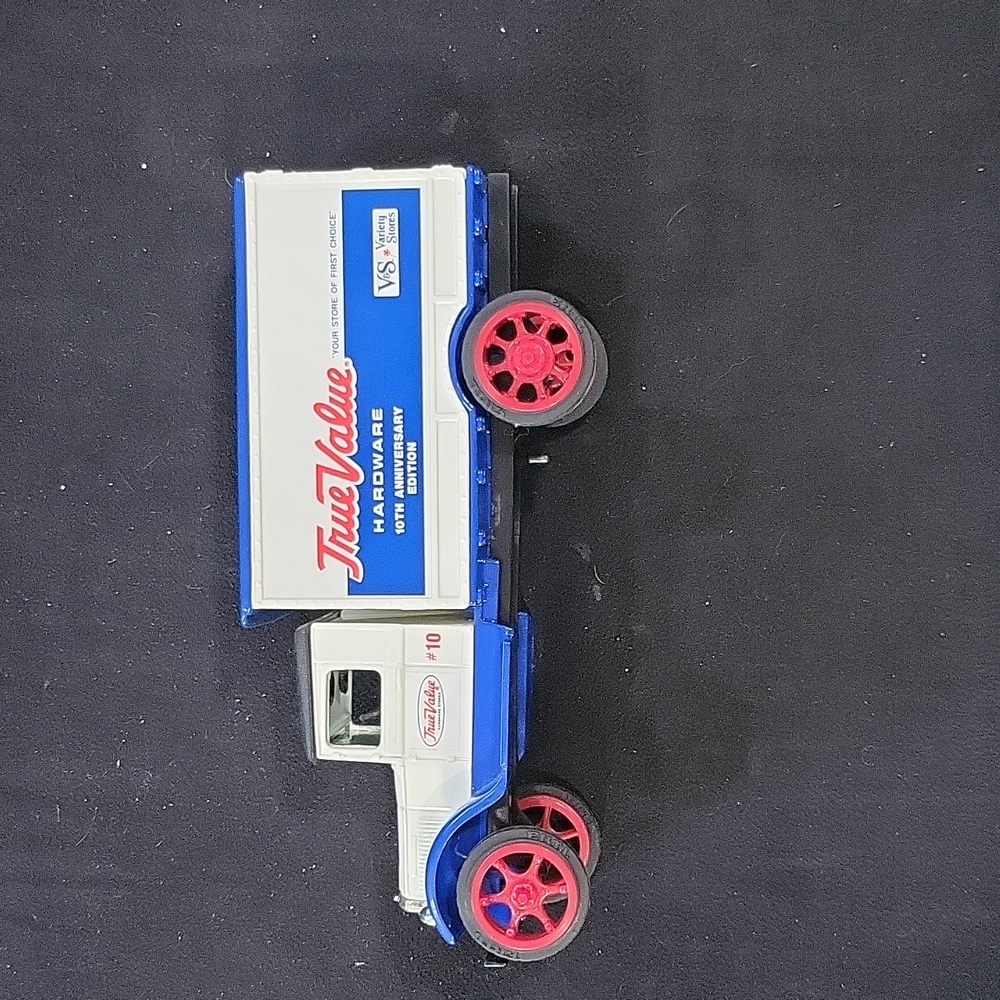 Ertl 1931 Hawkeye True Value Hardware Die Cast Delivery Truck Bank